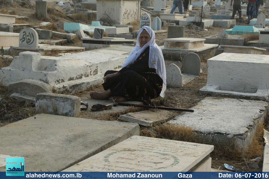 زيارة الشهداء في غزة - عيد الفطر - 06-07-2016